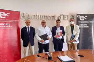 El Ayuntamiento de Elche y AEC firman un convenio para apoyar a la industria auxiliar